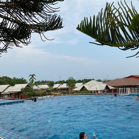 Oyo 416 Golden Nakara Resort Maesai Mae Sai Esterno foto